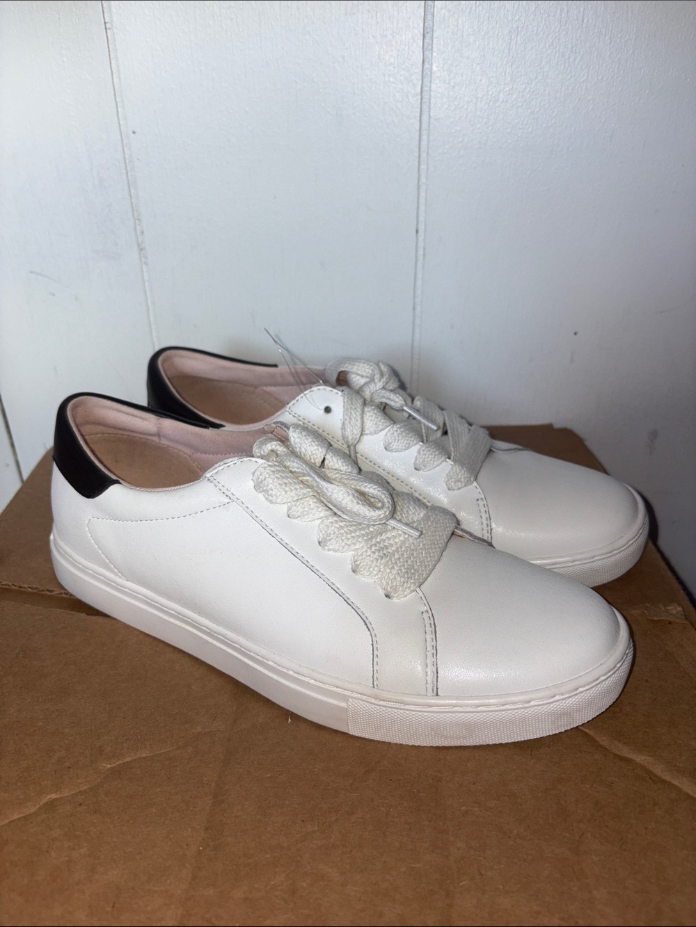 Kate Spade White Leather Low-Top Sneakers size 8.5